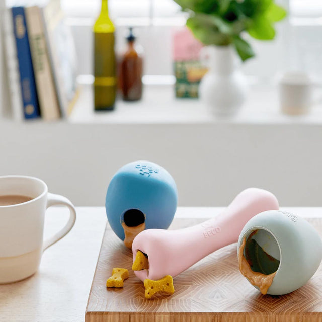 Beco Pets Hundespielzeug Treat Bone Interaktiv