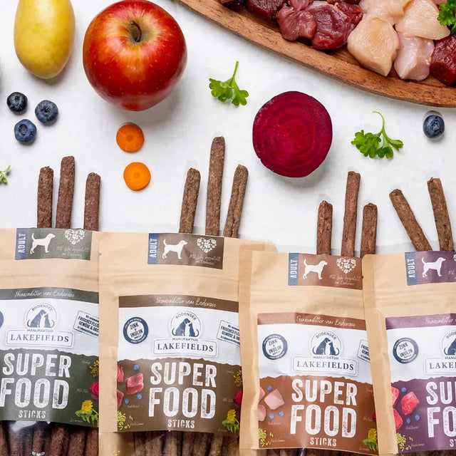 Lakefields Manufaktur Hundeleckerli SUPERFOOD Sticks Landhuhn Fleischsnacks
