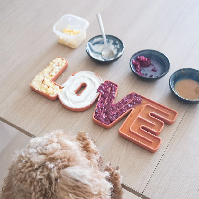 Lambwolf Collective Schleckmatte LOVE, Brick Interaktiv