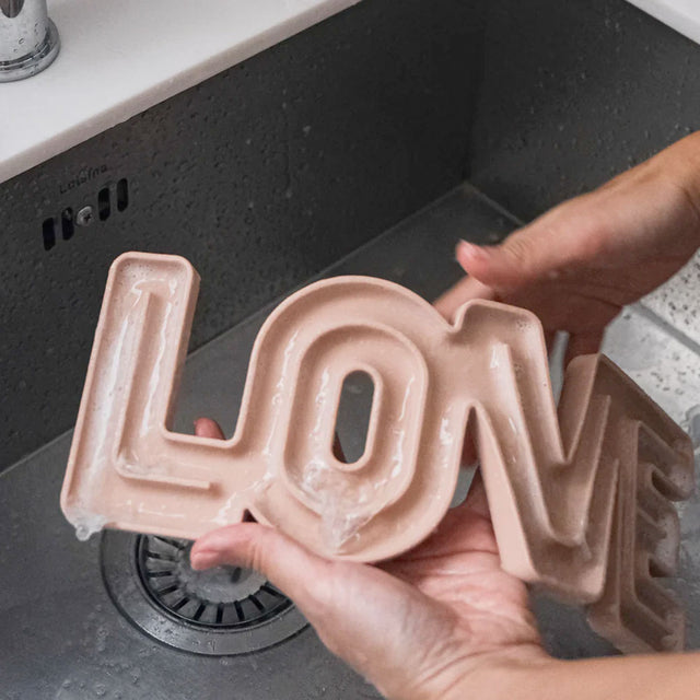 Lambwolf Collective Schleckmatte LOVE, Brick Interaktiv