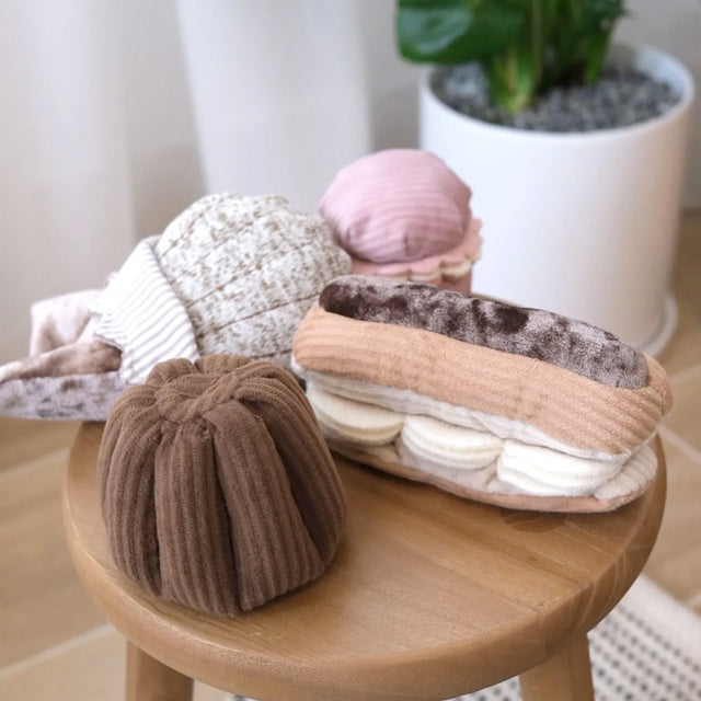 Lambwolf Collective Schnüffelspielzeug CANELÉ Kuchen Interaktiv