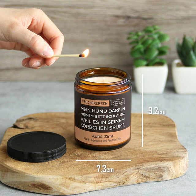 mysoy Duftkerzen Manufaktur Duftkerzem „Mein Hund darf in meinem Bett schlafen ...“, Apfel-Zimt Duftkerze