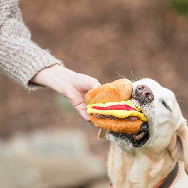 P.L.A.Y. Hundespielzeug, Barky Burger Stoffspielzeug