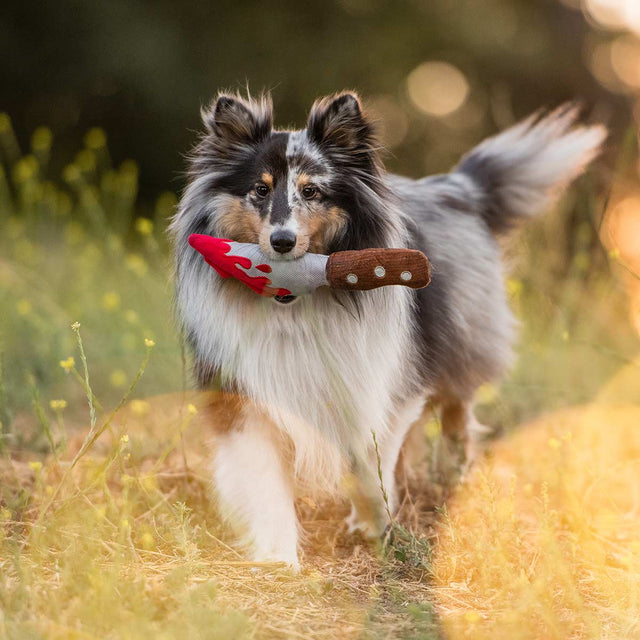 P.L.A.Y. Hundespielzeug | Doggy Dagger Stoffspielzeug