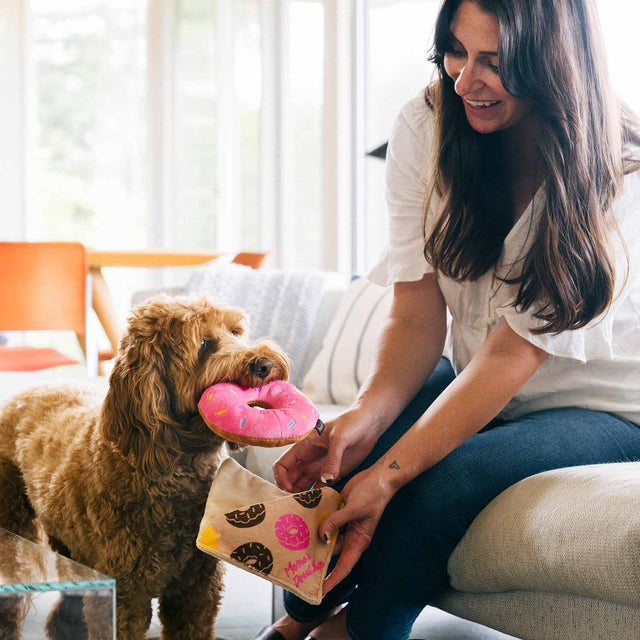 P.L.A.Y. Hundespielzeug Doughboy Donut Stoffspielzeug