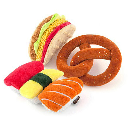 P.L.A.Y. Hundespielzeug | Pretzel Stoffspielzeug