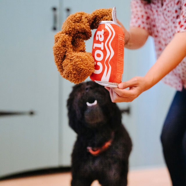 P.L.A.Y. Hundespielzeug, Good Boy Cola Stoffspielzeug