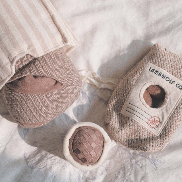 Lambwolf Collective Schnüffelspielzeug RYE Interaktiv