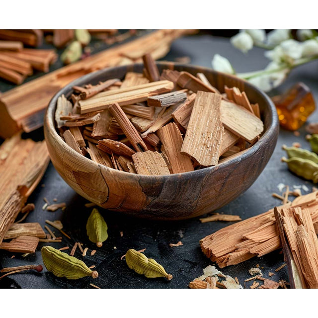 mysoy Duftkerzen Manufaktur Duftkerze „Kein Outfit ist komplett ...“, Sandelholz Duftkerze