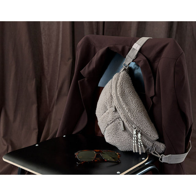 PALOPA Leckerlibeutel Bum Bag Emma Teddy-Fleece, Taupe Leckerlibeutel
