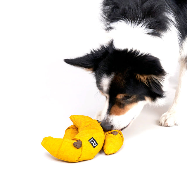 Redoggo Hundespielzeug Croissant Stoffspielzeug